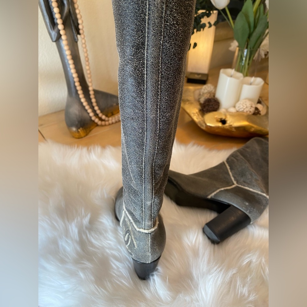 Rare Distressed Grey Sheepskin/Shearling Leather Chanel CC Boots - Size 39 - Picture 8 of 14